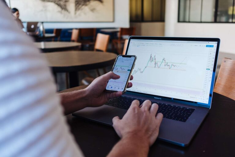 8 van de top 10 beste crypto's in het groen, BTC en Solana grootste stijgers