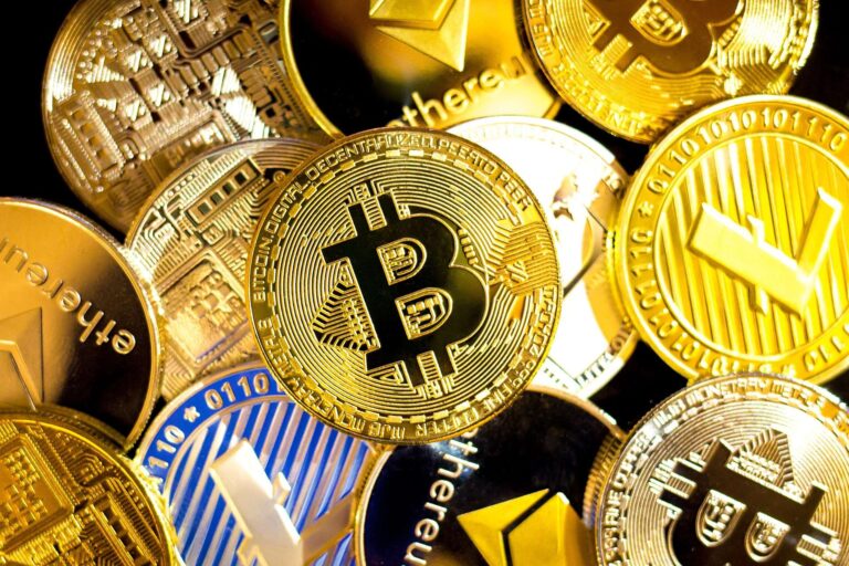 Top 10 beste crypto vs begin 2023, XRP, BTC en SOL grootste stijgers