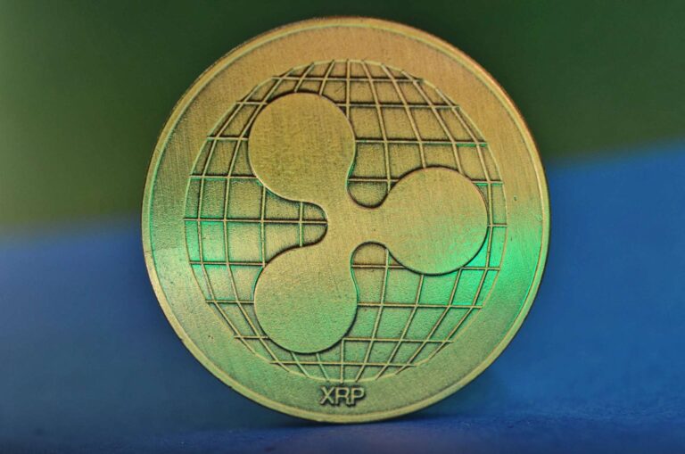 XRP koers stijgt door, Bitcoin en BNB koersen in het rood